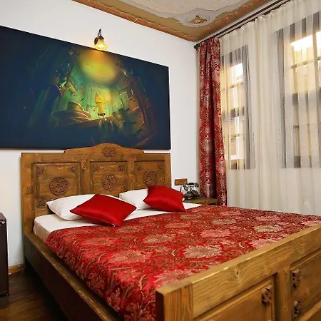 Old House Pub Hotel *