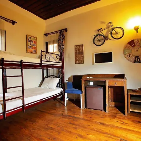 Old House Pub Hotel Antalya