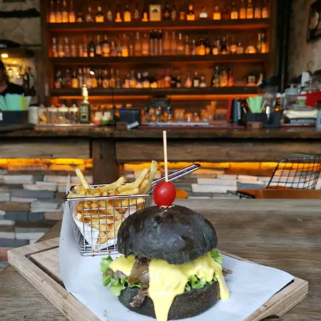 Old House Pub 호텔 *