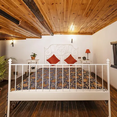 호텔 Old House Pub