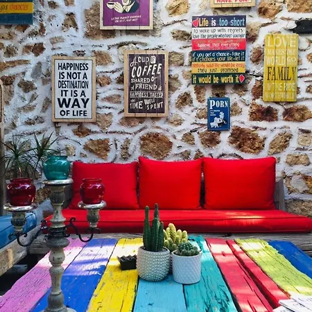 Old House Pub Hotel Antalya
