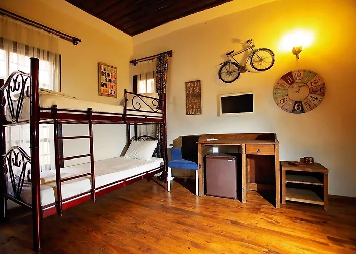 Old House Pub Hotel Antalya