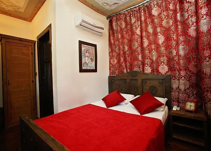 Hotel Old House Pub Antalya