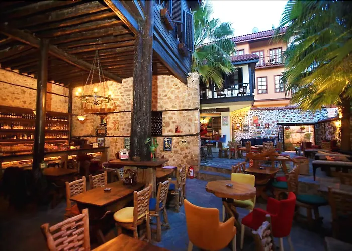 Old House Pub Отель Анталья