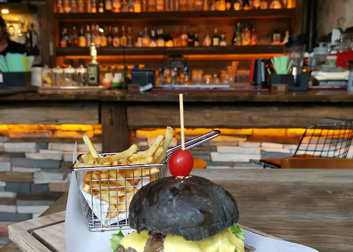 Old House Pub Отель *