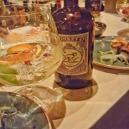 فندق Old House Pub